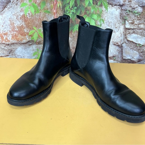 STUART WEITZMAN Black Leather Chelsea Boots, 6B - Picture 4 of 13